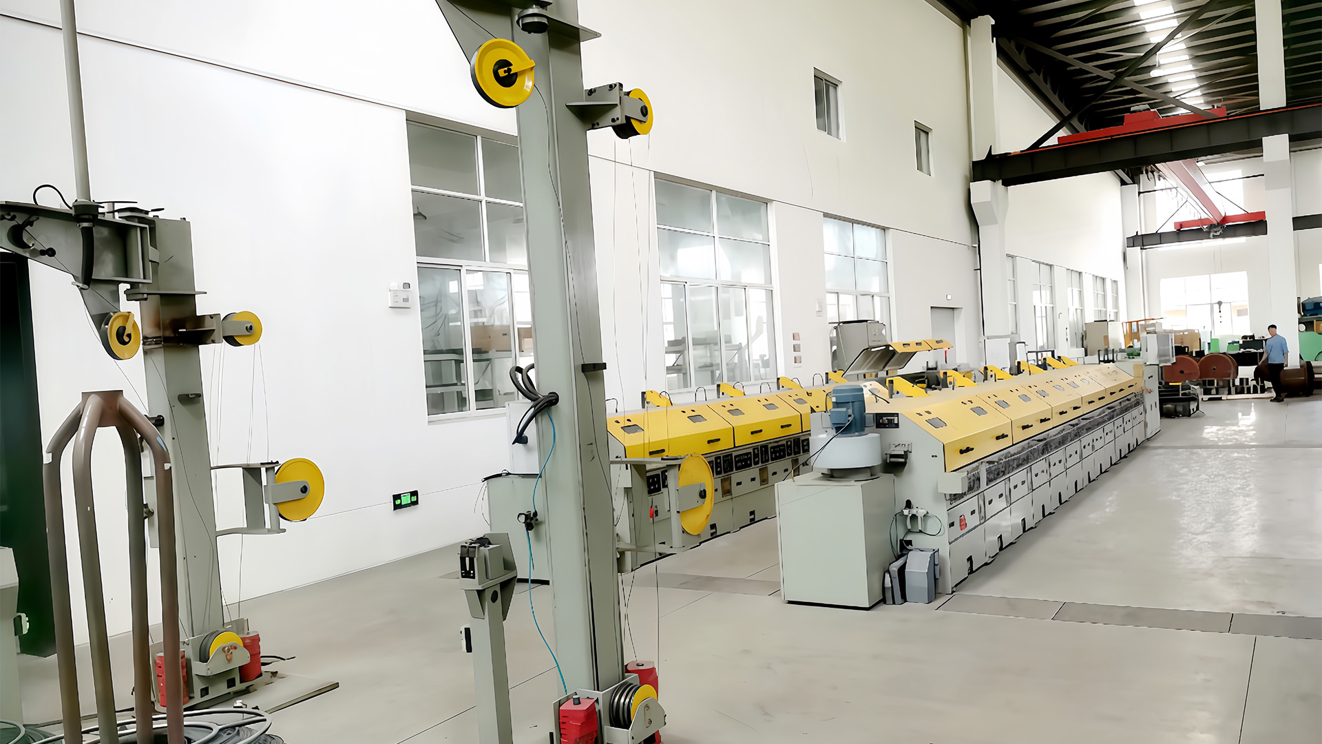 เครื่องจ่ายลวดจะรักษาการควบคุมความตึงเพื่อป้องกันการยืดหรือการเสียรูปของลวดในระหว่างการจ่ายเงินอย่างไร